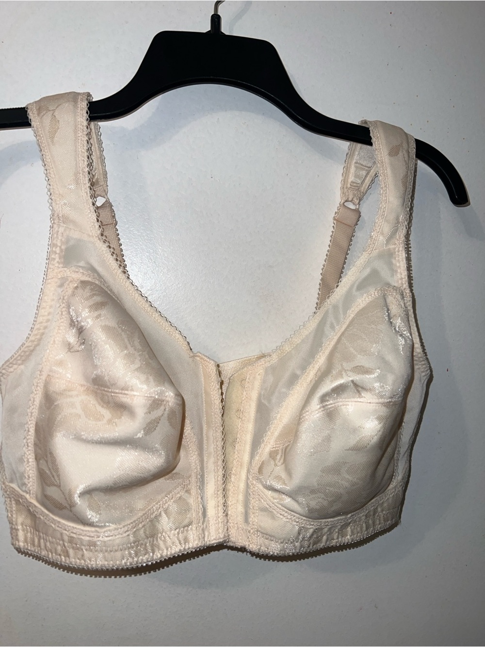 Playtex 18 Hour Front-Close WireFree Bra 38C Cream Full-Coverage Comfort Bra